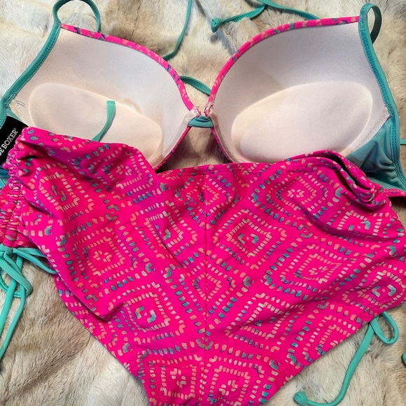 Bikini - Picture 7 of 7